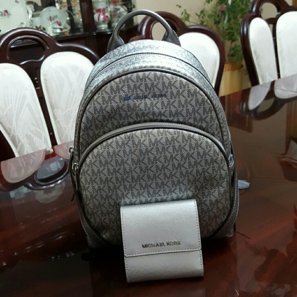 Michael Kors Handbags - 🔴NWT Michael Kors Abbey Backpack MD & Wallet 🔴